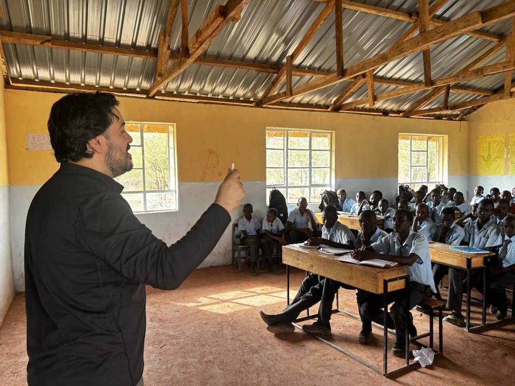 Victor Aldana teaching a full classroom of students in Kenya
